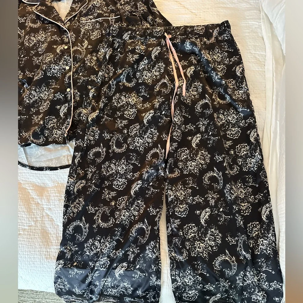 Black and White Paisley Pajama Set - Picture 3 of 5